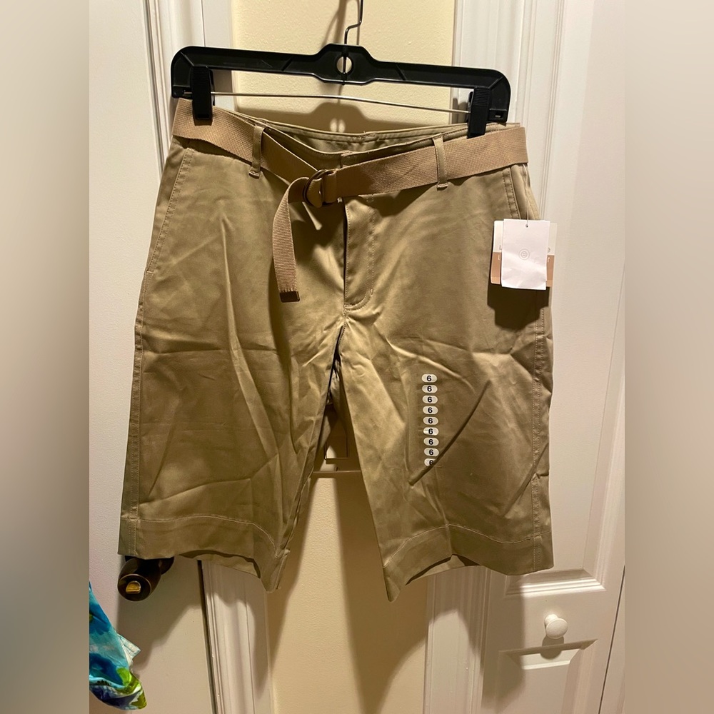 NWT Liz Claiborne Khaki Belted Bermuda Shorts Size 6 NWT
